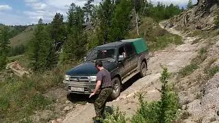 Спуск по камням в Харатас
