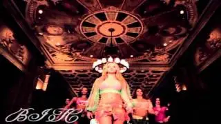 Britney Spears-Boy Like You (Collab) Music Video