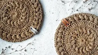 We knit a napkin from jute.