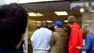 Apple iPhone Launch Day: Kansas City Apple Store