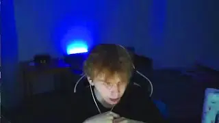 СТРОГО СКАЗАЛ ЧТО У НИХ БЫЛ КЕКС С ГАЕЧКОЙ!