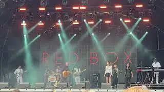 Glastonbudget 2024: 'Red Box - Lean On Me'