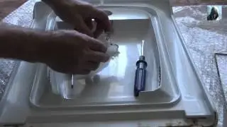 Стиральная машина Indesit Witl 106.  Ремонт крышки люка.