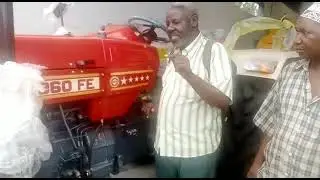 Mteja akielezea trekta aina Swaraj