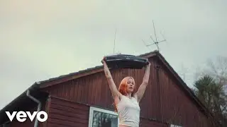 Wet Leg - catch these fists (Official Video)