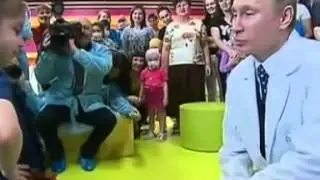 Маленькая девочка ОПУСТИЛА ПУТИНА