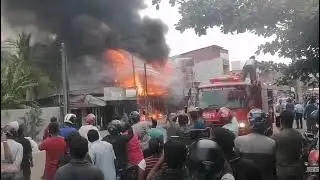 வவுனியா singer showroom இல் திடீர் தீ 🔥 விபத்து 