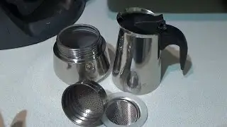 Geyser coffee maker Faberlik. Making coffee