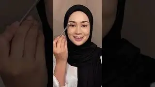 Warna-warni Jalur Gemilang kita,Macam bangsa kita, bersatu ceria!