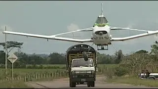 Colombie : Ce pilote d'avion est completement  fou !