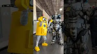 MechaGodzilla meets Yo Gabba Gabba crew and actor Seth Green at SDCC 2024 #cosplayer #mechagodzilla