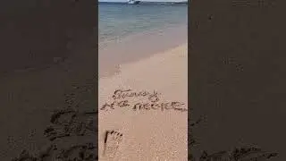 Надпись на песке