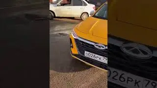 Мгновенная карма: таксист-мигрант пытался скрыться с места ДТП, но тут же попал в серьёзную аварию.