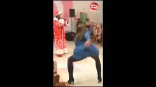 Пьяная дура на празднике  Стриптиз Русская версия