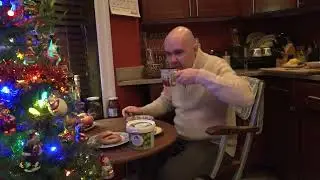Обжор крыжовникового варенья и чая 