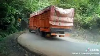 #Truck Muatan 35Ton #Tanjakan Kulu #acehjaya #cobainmrt #aceh @TikTok Trends @1MILLION_OFFICIAL