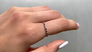 טבעת יהלומים שחורים ולבנים