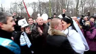 Свадьба на митинге в Питере