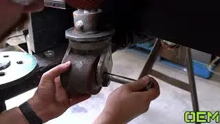 How to Remove Carpet Strings From a Ride-On Floor Scraper