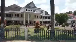 Aksi demo di kantor DPR Jambi penuh anak STM