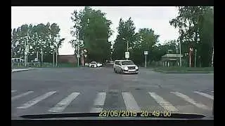 Вот ей можно и так.  Блондинка на ДЖИПЕ.