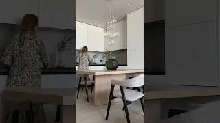 Кухня в процессе фотосессии. Лиза, Наташа и я 👌🏼 #кухня #дизайнинтерьера