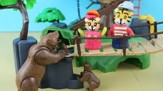 A Bear In the Woods! Watch Out, Shimajiro! Kids Toys Stop Motion