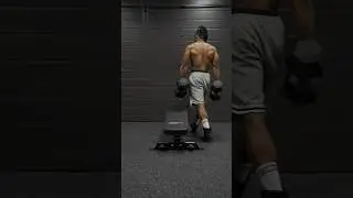 Working on UPPERBODY strength with this dumbbell only routine! 💯