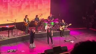 Train - Bruises (feat. Ilsey) @ 013 Tilburg, NL 03-05-2024