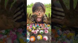 Survival Skills: Simple but Useful Candy 🍭 #survival #bushcraft #camping #outdoors #shorts #useful