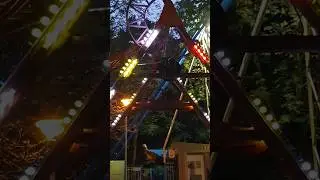 Какой скрежет качелей...😱