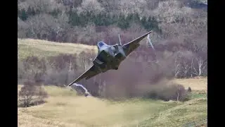 F35's at the Mach Loop with impressive pull outs
