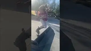 Knee spin on rollerblades?! 🤯🌀 