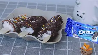 How to make OREO ICE STICKS | Oreo Popsicles without mold