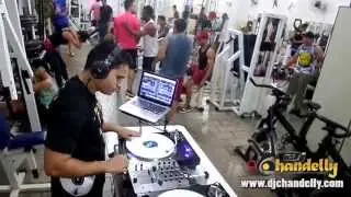 Trap = Mixando Ao vivo - Chandelly Dj - Academia Expressão Do Corpo