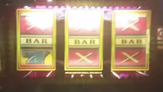 playing 2 magic 7's slot machines at once it's dropping