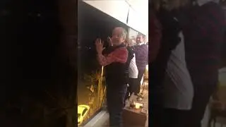 Korona virüs ile mücadele eden sağlık çalışanlarına saat 21.00'da balkonlardan alkışladı