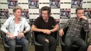 Harry and niall can't stop laughing