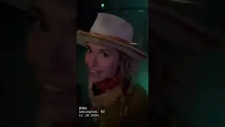 Lauren Daigle SO excited about using light up bracelets! 🙂💖