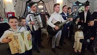Fam.Mertic... E greu sa vezi marea în spume