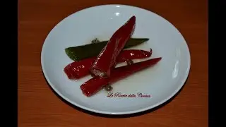 Antipasti. Peperoncini Cornetti ripieni di Acciughe Salate. Ricetta facile.