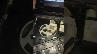 Просверлил отверстие кулера ноутбука Lenovo b590.  Налил моторное масло. Шум устранён.