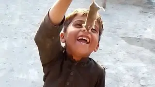 چوہے کھانے والا بچہ this child eating the mouse 🐁