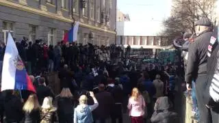 В Донецке сепаратисты взяли шутрмом подходы к ОГА