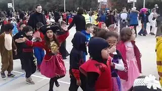 Шотландец на карнавале и родня в гостях.