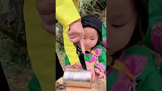 How to fry an egg without a pan while camping.✅🔥 #lifehack #survival #bushcraft #fire