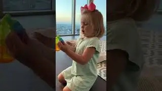 О, нет! Почему Наоми будет плакать? Милое видео