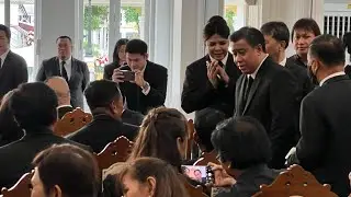 ชีพธรรม คำวิเศษณ์ กำลังถ่ายทอดสด! งานปลงศพ คุณแม่ของ คุณจักรภพ เพ็ญแข วัดพระศรีมหาธาตุ