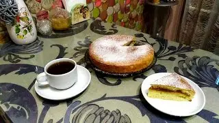 Заливной пирог с абрикосовым джемом - очень вкусно.