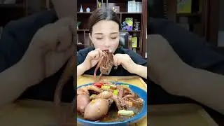 The cute girl eating octopus of seafood # shorts# 342